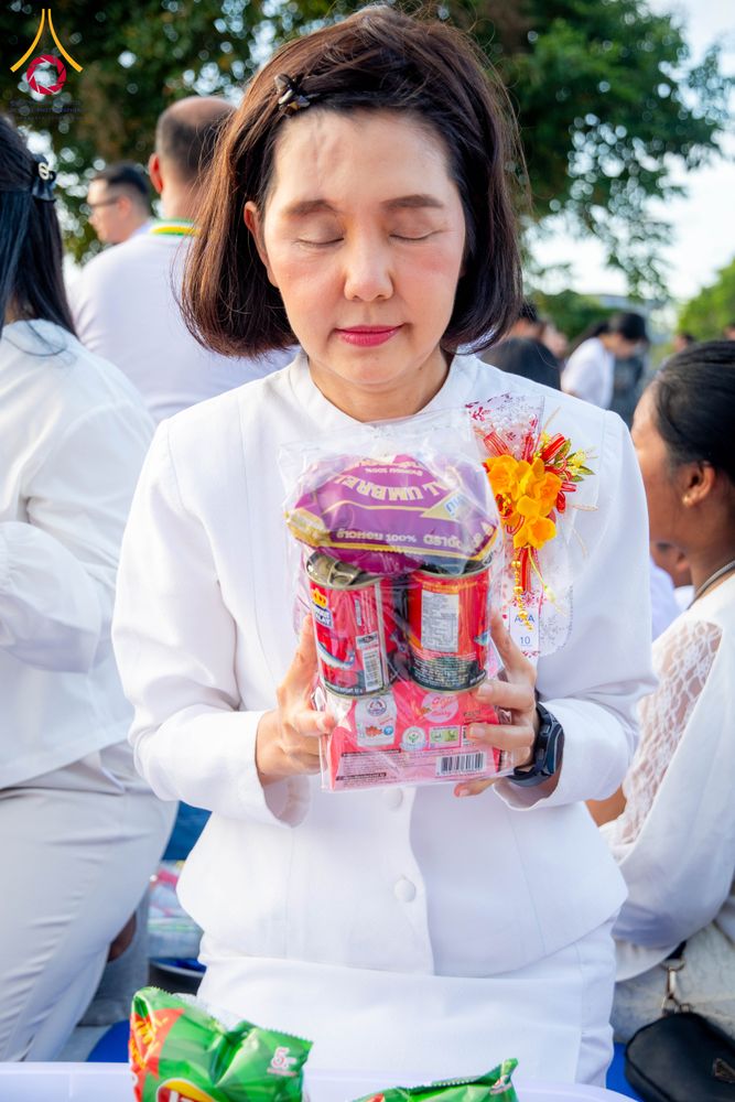 ภาพ No.281555:วันอาทิตย์ที่ 28 ธันวาคม พ.ศ.2568 ตักบาตรพระ 1000 รูป ปีที่ 1 ทำบุญเมืองสตูลส่งท้ายปี ณ หน้าโรงเรียนสตูลวิทยา จ.สตูล