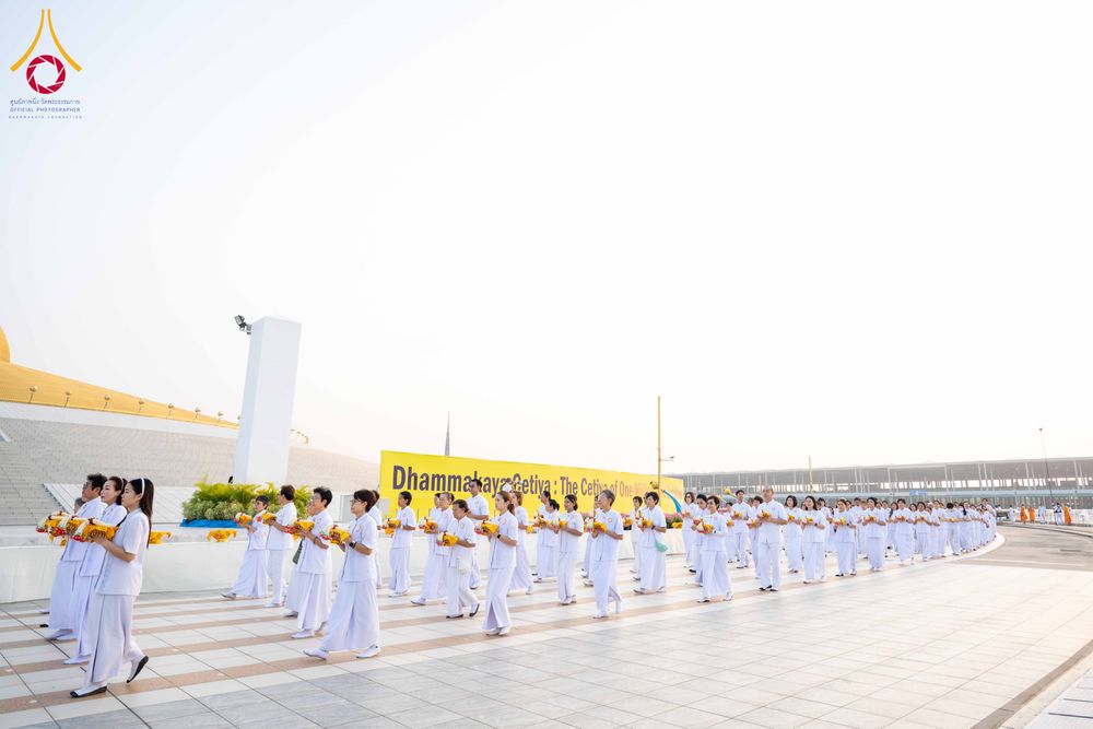 ภาพ No.319393:วันเสาร์ที่ 4 เมษายน พ.ศ.2569 พิธีขอขมา มอบผ้าไตร และถวายบาตรแด่นาคธรรมทายาท ในโครงการบรรพชาสามเณรฟื้นฟูพระพุทธศาสนาทั่วไทย โครงการหน่อแก้วเปรียญธรรม รุ่นที่ 14 โครงการสามเณรยุวธรรมทายาท รุ่นที่ 34 โครงการสามเณรมัชฌิมธรรมทายาท รุ่นที่ 30 ณ สภาธรรมกายสากล