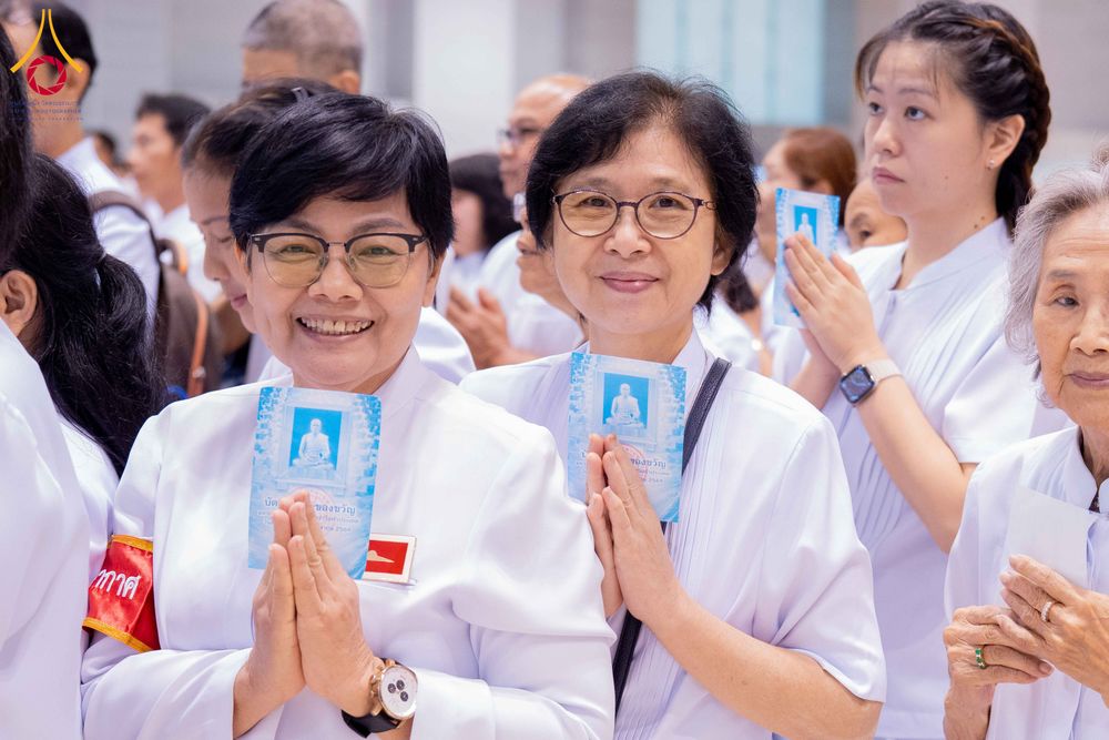 ภาพ No.338001:วันอาทิตย์ต้นเดือน 5 กรกฎาคม พ.ศ.2569 สัมมนาพิเศษ พิธีมอบพระของขวัญ ณ ห้องแก้วสารพัด1 วัดพระธรรมกาย