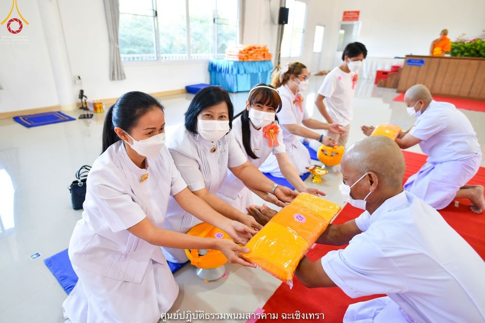 ภาพ No.39617:พิธีตัดปอยผม ปลงผม ขอขมารับผ้าไตรและพิธีบรรพชา ในโครงการอุปสมบท บูชาธรรมมหาปูชนียาจารย์ ประจำปี 2564 ชุดที่ 3