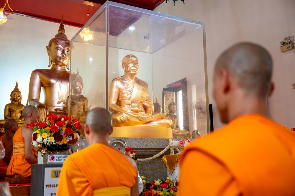 ภาพ No.296812:วันที่ 17 มกราคม พ.ศ. 2569 พิธีจุดประทีปถวายเป็นพุทธบูชา และบูชาธรรมมหาปูชนียาจารย์  ณ วัดโบสถ์บน ต.บางคูเวียง จ.นนทบุรี อนุสรณ์สถานลำดับที่ 4 สถานที่เกิดด้วยกายธรรม ในโครงการธรรมยาตรา กตัญญูบูชา มหาปูชนียาจารย์ พระมงคลเทพมุนี(สด จนฺทสโร) พระผู้ปราบมาร อ