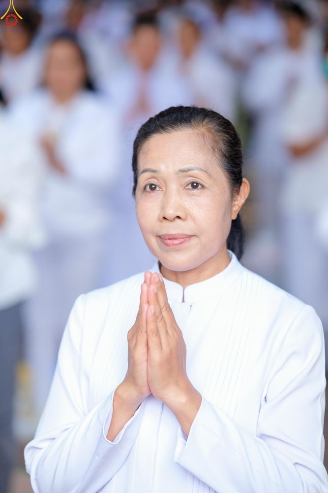 ภาพ No.290074:วันที่ 6 มกราคม พ.ศ. 2569 พิธีจุดประทีปถวายเป็นพุทธบูชา และบูชาธรรมมหาปูชนียาจารย์ (ภาพชุดที่ 2) ณ อนุสรณ์สถานมหาวิหารพระมงคลเทพมุนี (โลตัสแลนด์) อ.สองพี่น้อง จ.สุพรรณบุรี ในโครงการธรรมยาตรา กตัญญูบูชา มหาปูชนียาจารย์ พระมงคลเทพมุนี(สด จนฺทสโร) พระผู้ปรา