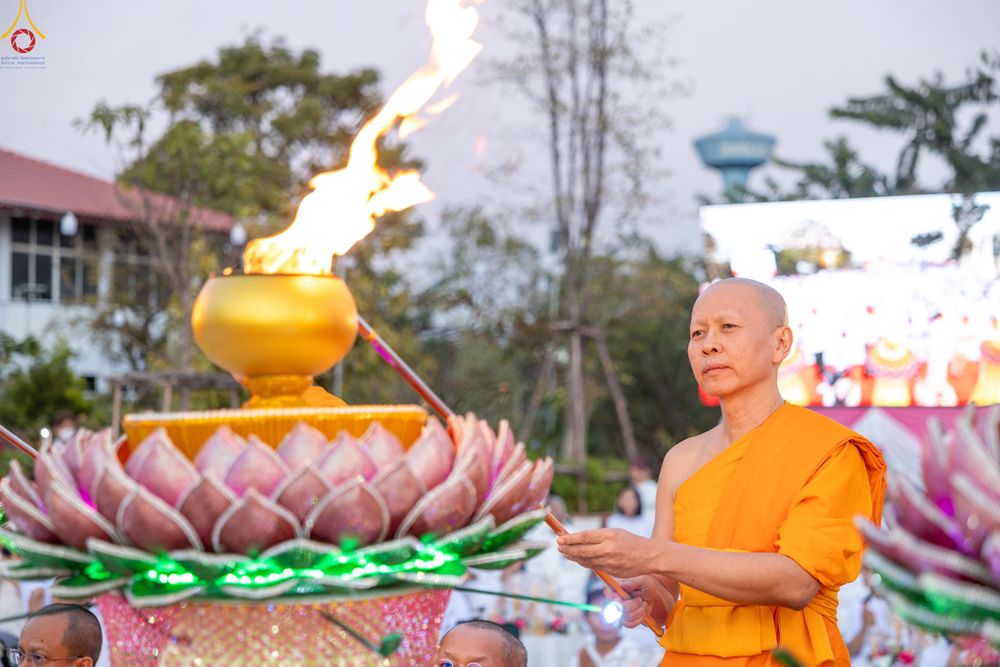 ภาพ No.294022:วันที่ 13 มกราคม พ.ศ. 2569 พิธีจุดประทีปถวายเป็นพุทธบูชา และบูชาธรรมมหาปูชนียาจารย์  (ภาพชุดที่ 2) ณ วัดสองพี่น้อง ต.ต้นตาล อ.สองพี่น้อง จ.สุพรรณบุรี ในโครงการธรรมยาตรา กตัญญูบูชา มหาปูชนียาจารย์ พระมงคลเทพมุนี(สด จนฺทสโร) พระผู้ปราบมาร อนุสรณ์สถาน 7 แห่