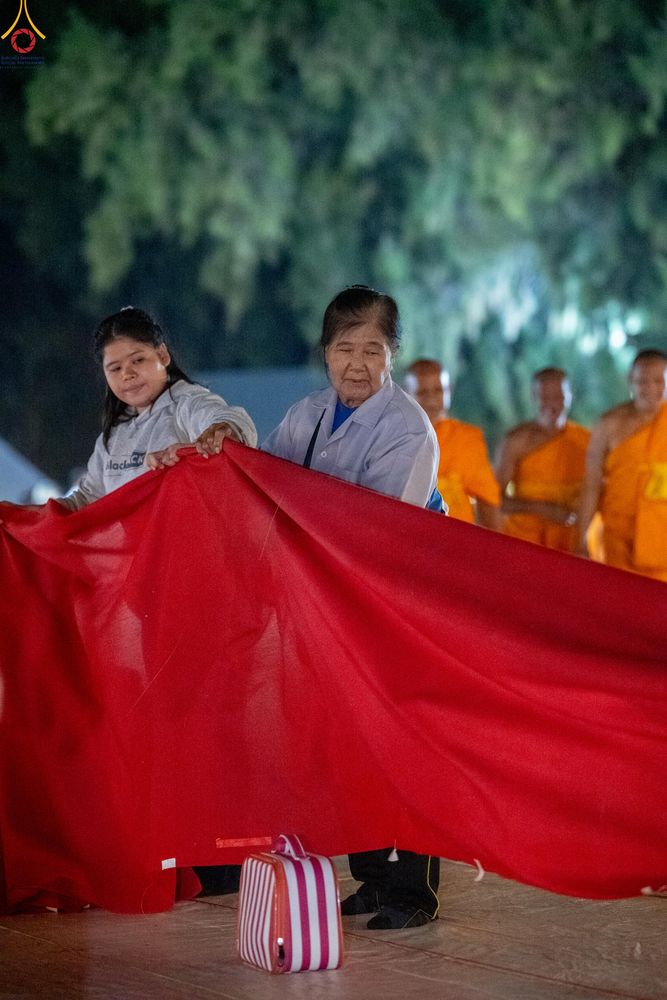 ภาพ No.301630:ภาพเบื้องหลังอาสาสมัครรวมใจ ชุดที่ 4 ในโครงการธรรมยาตรา กตัญญูบูชา มหาปูชนียาจารย์ พระมงคลเทพมุนี(สด จนฺทสโร) พระผู้ปราบมาร อนุสรณ์สถาน 7 แห่ง ปีที่ 14