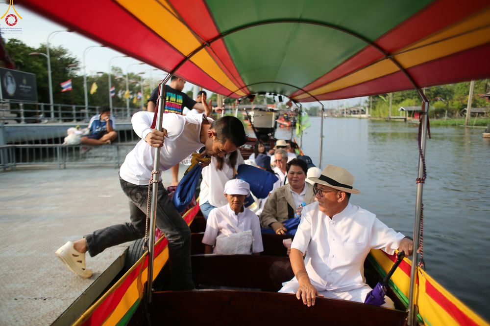 ภาพ No.296789:วันที่ 17 มกราคม พ.ศ. 2569 พิธีจุดประทีปถวายเป็นพุทธบูชา และบูชาธรรมมหาปูชนียาจารย์  ณ วัดโบสถ์บน ต.บางคูเวียง จ.นนทบุรี อนุสรณ์สถานลำดับที่ 4 สถานที่เกิดด้วยกายธรรม ในโครงการธรรมยาตรา กตัญญูบูชา มหาปูชนียาจารย์ พระมงคลเทพมุนี(สด จนฺทสโร) พระผู้ปราบมาร อ