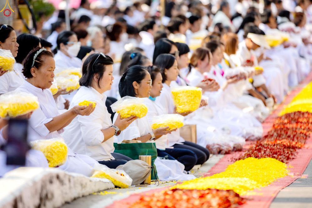 ภาพ No.295013:วันที่ 14 มกราคม พ.ศ. 2569 พิธีต้อนรับพระธรรมยาตรา อนุสรณ์สถานลำดับที่ 4  สถานที่เกิดด้วยกายธรรม ณ วัดโบสถ์บน ต.บางคูเวียง จ.นนทบุรี ในโครงการธรรมยาตรา กตัญญูบูชา มหาปูชนียาจารย์ พระมงคลเทพมุนี(สด จนฺทสโร) พระผู้ปราบมาร อนุสรณ์สถาน 7 แห่ง ปีที่ 14