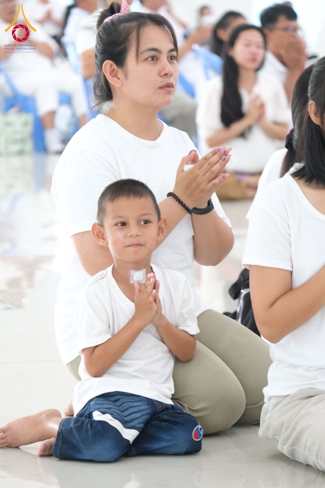 ภาพ No.320901:วันเสาร์ที่ 11 เมษายน พ.ศ.2569 พิธีตักบาตรฉลองสามเณรใหม่ ณ ศูนย์อบรมเยาวชนนครปฐม