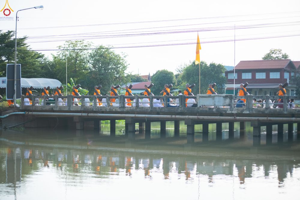 ภาพ No.287838:วันที่ 3 มกราคม พ.ศ. 2569 พิธีต้อนรับพระธรรมยาตรา ครั้งที่ 2 (ภาพชุดที่ 2) ในโครงการธรรมยาตรา กตัญญูบูชา มหาปูชนียาจารย์ พระมงคลเทพมุนี(สด จนฺทสโร) พระผู้ปราบมาร อนุสรณ์สถาน 7 แห่ง ปีที่ 14 ณ อนุสรณ์สถานมหาวิหารพระมงคลเทพมุนี (โลตัสแลนด์) อ.สองพี่น้อง จ.