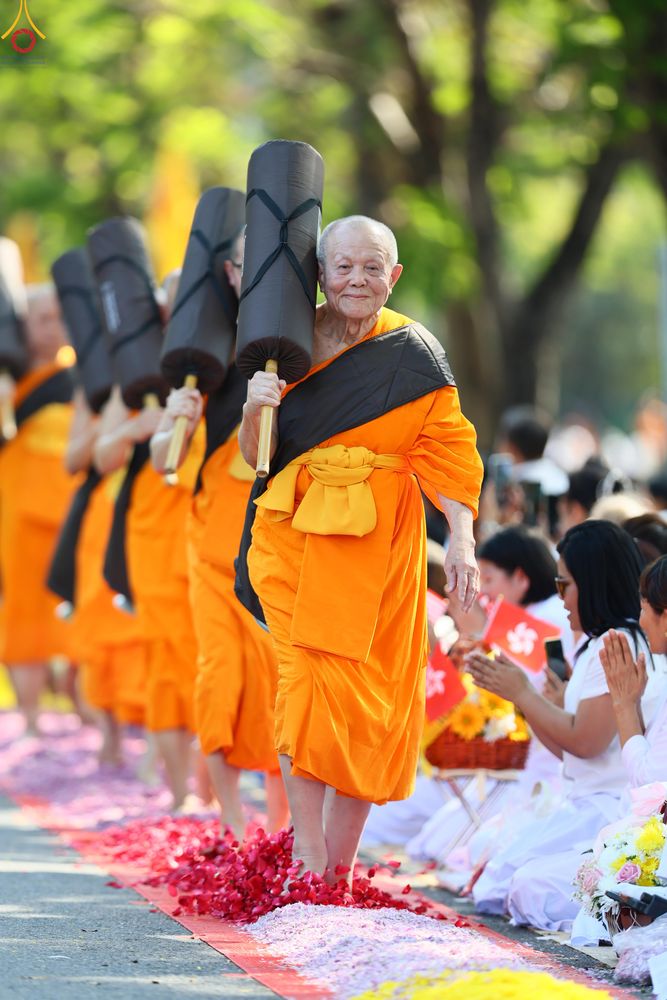 ภาพ No.304749:วันที่ 25 มกราคม พ.ศ. 2569 พิธีต้อนรับพระธรรมยาตรา (ภาพชุดที่ 2) รร.สามัคคีราษฏร์บำรุง-วัดพระธรรมกาย ในโครงการธรรมยาตรา กตัญญูบูชา มหาปูชนียาจารย์ พระมงคลเทพมุนี(สด จนฺทสโร) พระผู้ปราบมาร อนุสรณ์สถาน 7 แห่ง ปีที่ 14