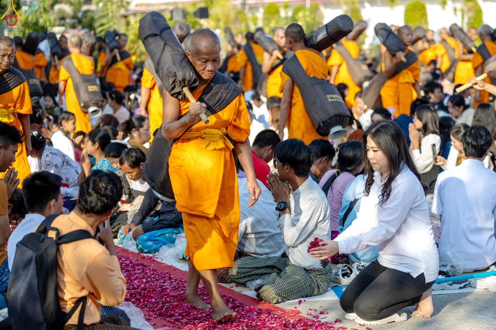 ภาพ No.293076:วันที่ 11 มกราคม พ.ศ. 2569 พิธีต้อนรับพระธรรมยาตรา ณ อนุสรณ์สถานลำดับที่ 3 (ภาพชุดที่ 2) สถานที่เกิดในเพศสมณะ วัดสองพี่น้อง อำเภอสองพี่น้อง จังหวัดสุพรรณบุรี ในโครงการธรรมยาตรา กตัญญูบูชา มหาปูชนียาจารย์ พระมงคลเทพมุนี(สด จนฺทสโร) พระผู้ปราบมาร อนุสรณ์สถ