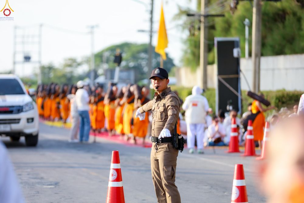 ภาพ No.296308:ภาพเบื้องหลังอาสาสมัครรวมใจ ชุดที่ 2 ในโครงการธรรมยาตรา กตัญญูบูชา มหาปูชนียาจารย์ พระมงคลเทพมุนี(สด จนฺทสโร) พระผู้ปราบมาร อนุสรณ์สถาน 7 แห่ง ปีที่ 14