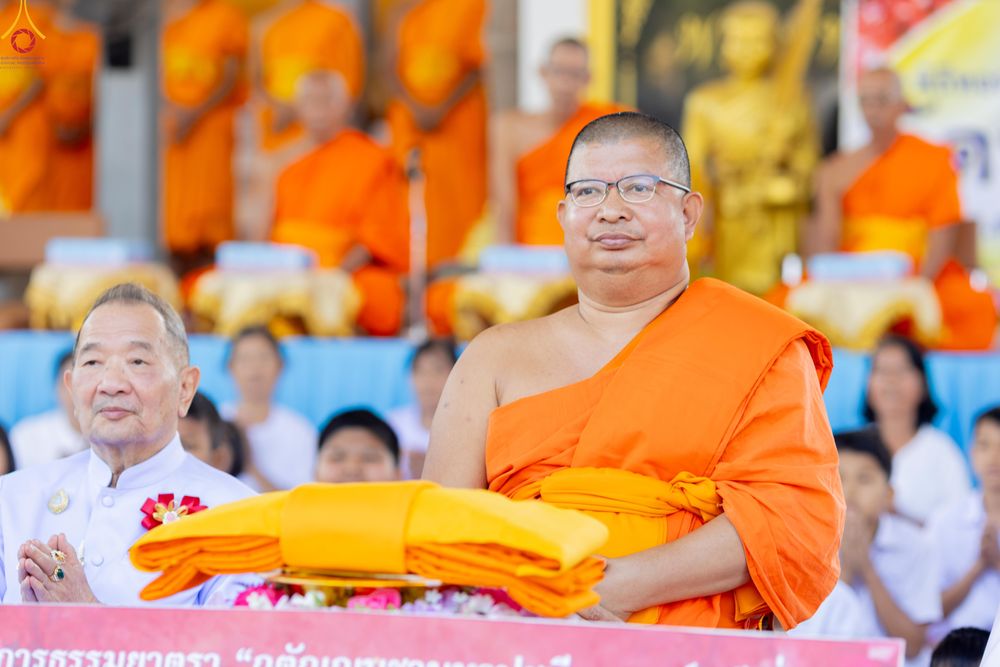 ภาพ No.293340:วันที่ 12 มกราคม พ.ศ. 2569 พิธีทอดผ้าป่าทำนุบำรุงศาสนสถาน ณ วัดพรสวรรค์ อ.สองพี่น้อง จ.สุพรรณบุรี ในโครงการธรรมยาตรา กตัญญูบูชา มหาปูชนียาจารย์ พระมงคลเทพมุนี(สด จนฺทสโร) พระผู้ปราบมาร อนุสรณ์สถาน 7 แห่ง ปีที่ 14