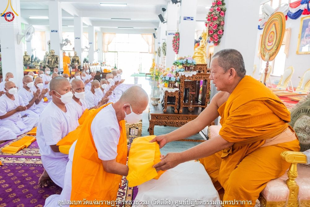 ภาพ No.40901:พิธีตัดปอยผม ปลงผม ขอขมารับผ้าไตรและพิธีบรรพชา ในโครงการอุปสมบท บูชาธรรมมหาปูชนียาจารย์ ประจำปี 2564 ชุดที่ 17