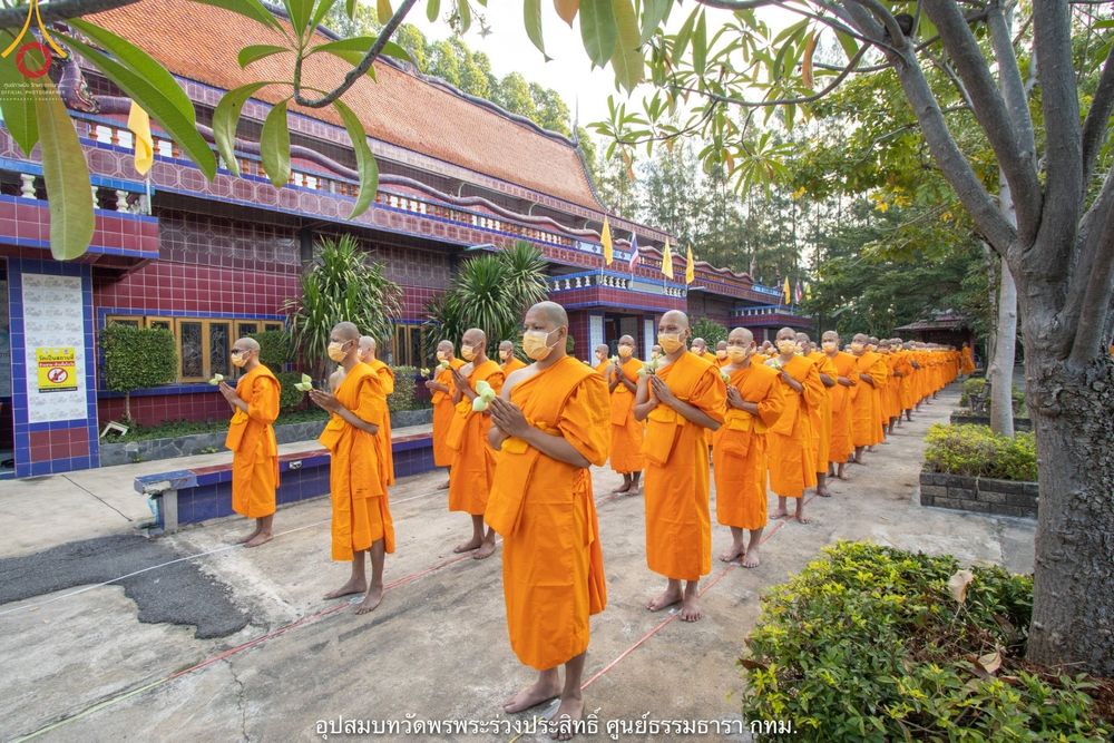 ภาพ No.40218:พิธีตัดปอยผม ปลงผม ขอขมารับผ้าไตรและพิธีบรรพชา ในโครงการอุปสมบท บูชาธรรมมหาปูชนียาจารย์ ประจำปี 2564 ชุดที่ 10