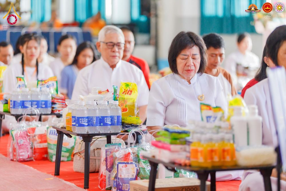 ภาพ No.283516:วันอาทิตย์ที่ 21 ธันวาคม  2568 พิธีบิณฑบาตฉลองสามเณรใหม่ ประเทศอินโดนีเซีย