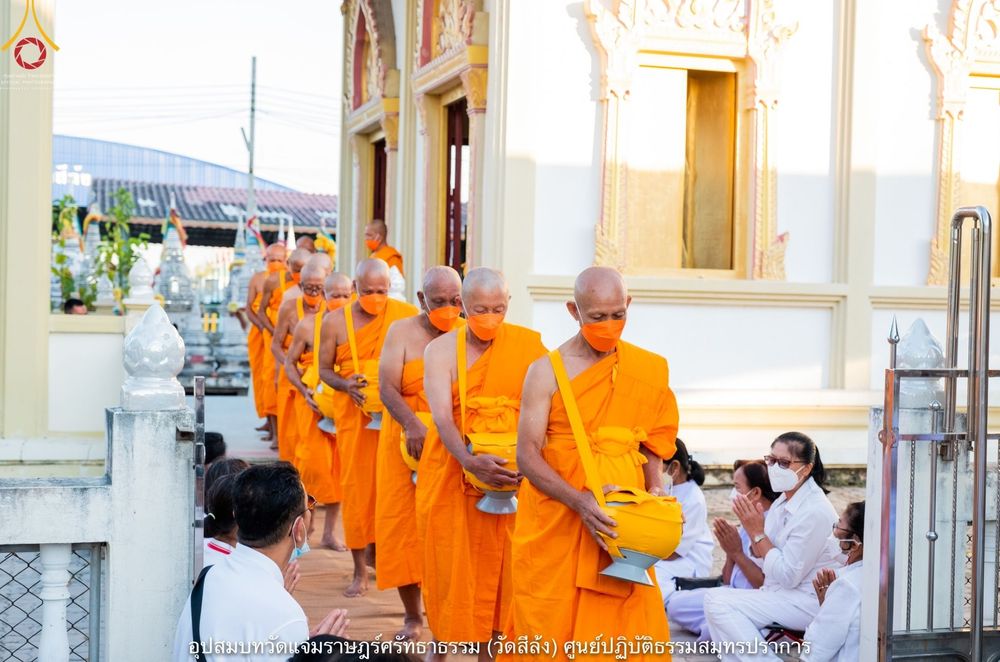 ภาพ No.40904:พิธีตัดปอยผม ปลงผม ขอขมารับผ้าไตรและพิธีบรรพชา ในโครงการอุปสมบท บูชาธรรมมหาปูชนียาจารย์ ประจำปี 2564 ชุดที่ 17