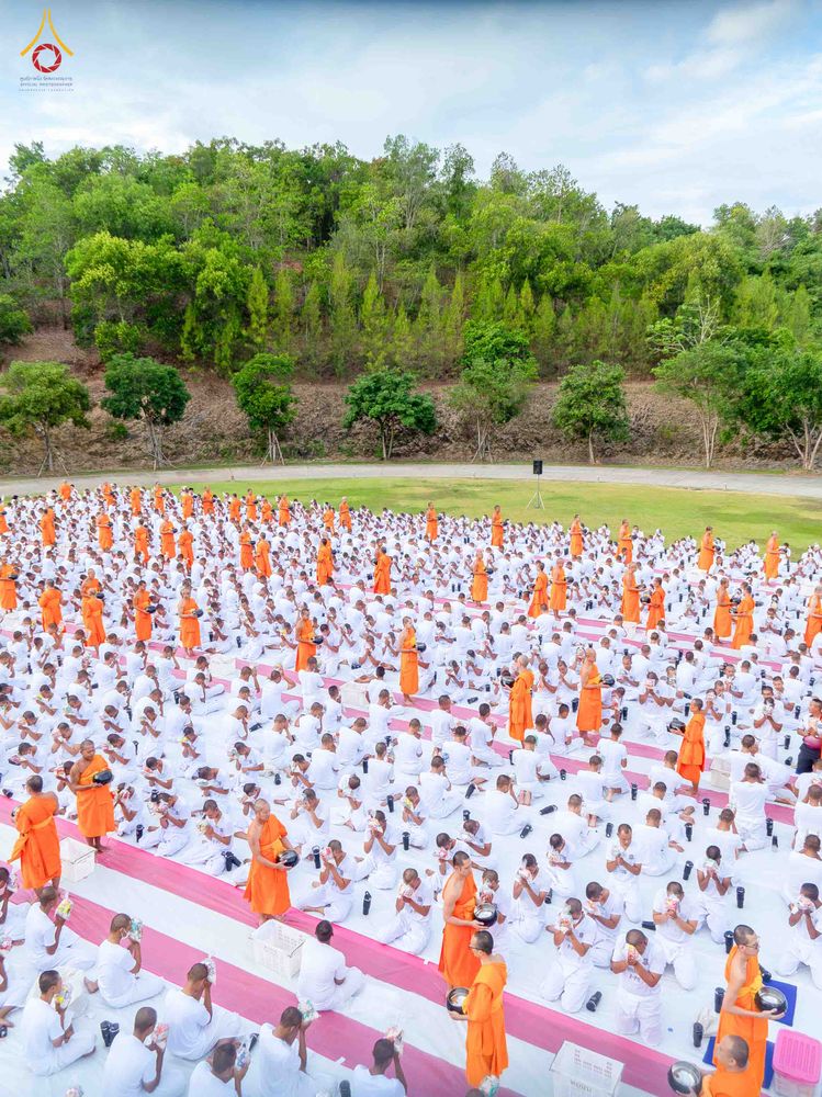 ภาพ No.341023:วันที่ 26 กรกฎาคม พ.ศ. 2569 โครงการพัฒนาคุณธรรม จริยธรรม สำหรับนักเรียนนายสิบตำรวจ (นสต.) รุ่นที่ 17 ศูนย์ฝึกอบรมตำรวจภูธรภาค 1 ได้จัดกิจกรรม ตักบาตรเพื่อน้อมอุทิศถวายเพื่อเป็นพระราชกุศลฯ  และปฏิบัติธรรม ติวธรรมมะ ณ ศูนย์ปฏิบัติธรรมเวิล์ดพีช วัลเล่ย์ (Wo