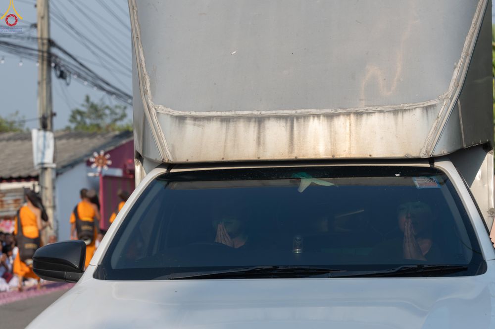 ภาพ No.295175:วันที่ 14 มกราคม พ.ศ. 2569 พิธีต้อนรับพระธรรมยาตรา อนุสรณ์สถานลำดับที่ 4  สถานที่เกิดด้วยกายธรรม ณ วัดโบสถ์บน ต.บางคูเวียง จ.นนทบุรี ในโครงการธรรมยาตรา กตัญญูบูชา มหาปูชนียาจารย์ พระมงคลเทพมุนี(สด จนฺทสโร) พระผู้ปราบมาร อนุสรณ์สถาน 7 แห่ง ปีที่ 14