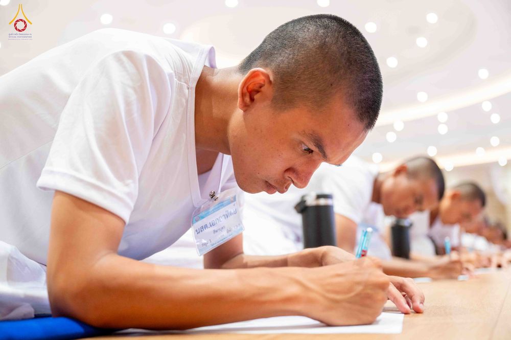 ภาพ No.341537:วันที่ 26 กรกฎาคม พ.ศ. 2569 โครงการพัฒนาคุณธรรม จริยธรรม สำหรับนักเรียนนายสิบตำรวจ (นสต.) รุ่นที่ 17 ศูนย์ฝึกอบรมตำรวจภูธรภาค 1 ได้จัดกิจกรรม  จุดเทียนรวมใจและปฏิบัติธรรมเจริญสมาธิภาวนา เพื่อน้อมอุทิศถวายเป็นพระราชกุศลฯ ณ ศูนย์ปฏิบัติธรรมเวิล์ดพีช วัลเล่