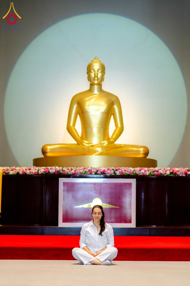 ภาพ No.340368:วันที่  12 - 22 กรกฎาคม พ.ศ.2569 ชาวต่างชาติจากประเทศกัวเตมาลา รัสเซีย เซอร์เบีย เยอรมัน อเมริกา สเปน สิงคโปร์ และศรีลังกา  เยี่ยมชมวัด เรียนรู้วิธีการนั่งสมาธิ และกราบสักการะพระมหาธรรมกายเจดีย์ ณ วัดพระธรรมกาย