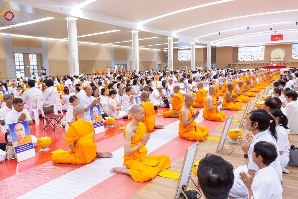 ภาพ No.217303:วันเสาร์ที่ 12 เมษายน พ.ศ. 2568 พิธีบรรพชา พิธีขอศีลและขอนิสสัย พิธีมอบบาตร ในโครงการอุปสมบทหมู่ บูชาธรรมหลวงพ่อธัมมชโย, โครงการธรรมทายาท ระดับอุดมศึกษา รุ่นที่ 52 ,  โครงการบวชพระนานาชาติ AEC & WAB CEO รุ่นที่ 4 ณ วัดพระธรรมกาย