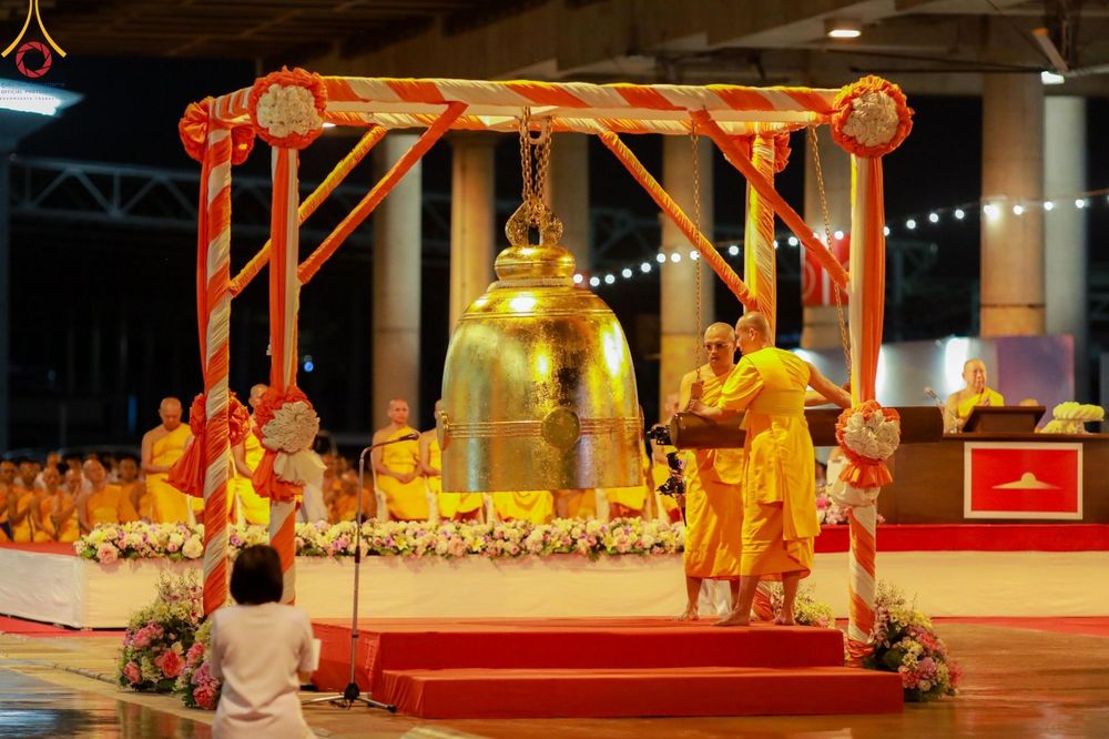ภาพ No.154923:พิธีจุดประทีป, พิธีฉลองชัยสวดมนต์บทธัมมจักกัปปวัตนสูตร ณ มหารัตนวิหารคด วัดพระธรรมกาย วันอังคารที่ 17 กันยายน พ.ศ. 2567