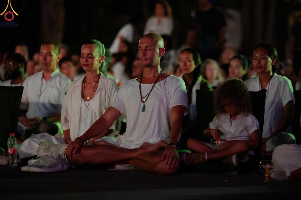 ภาพ No.156612:วัดพุทธบาหลีและวัดพระธรรมกาย จัดปฏิบัติธรรมนานาชาติ 1,151 คนจาก 78 ประเทศ ใน "วันสันติภาพสากล" ณ บาหลี อินโดนีเซีย วันเสาร์ที่ 21 กันยายน พ.ศ. 2567 เวลา 16.00-21.00 น. ณ พิพิธภัณฑ์ ARMA เมืองอูบุด จังหวัดบาหลี ประเทศอินโดนีเซีย