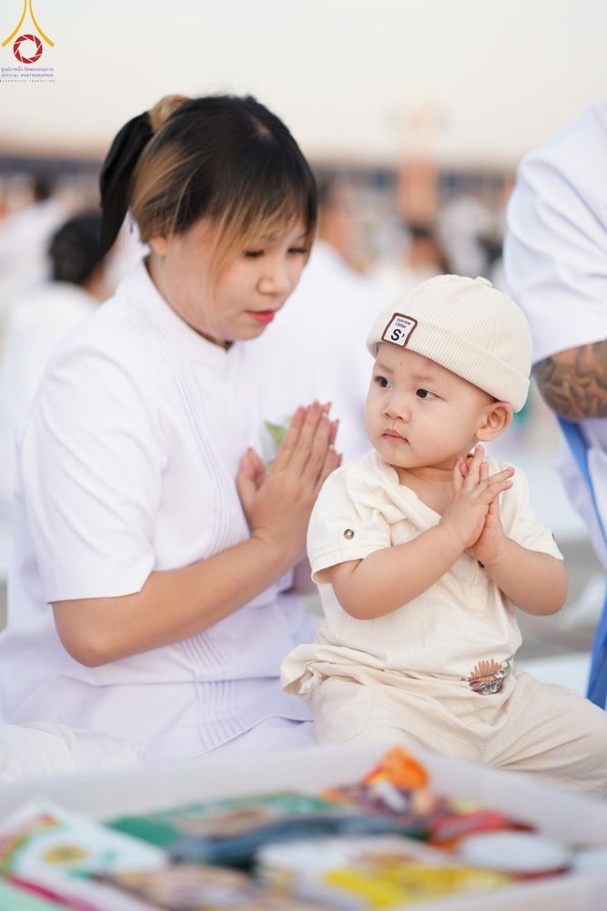 ภาพ No.187846:พิธีตักบาตรฉลองพระใหม่ ต้อนรับพุทธศักราช 2568 ณ ลานธรรมพระมหาธรรมกายเจดีย์ วัดพระธรรมกาย จ.ปทุมธานี วันที่ 1 มกราคม พ.ศ. 2568