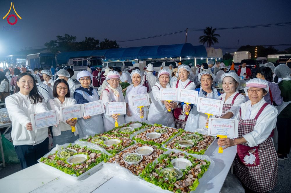 ภาพ No.291326:วันที่ 10 มกราคม พ.ศ. 2569 พิธีถวายภัตตาหารเป็นสังฆทาน แด่พระธรรมยาตรา ณ อนุสรณ์สถานคลองบางนางแท่น อ.สามพราน จ.นครปฐม ในโครงการธรรมยาตรา กตัญญูบูชา มหาปูชนียาจารย์ พระมงคลเทพมุนี(สด จนฺทสโร) พระผู้ปราบมาร อนุสรณ์สถาน 7 แห่ง ปีที่ 14