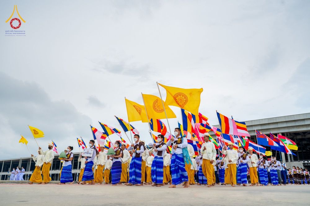 ภาพ No.52097:ประมวลภาพพิธีตักบาตรมิตรภาพไทย-เมียนมาร์ 105 รูป ณ วัดพระธรรมกาย