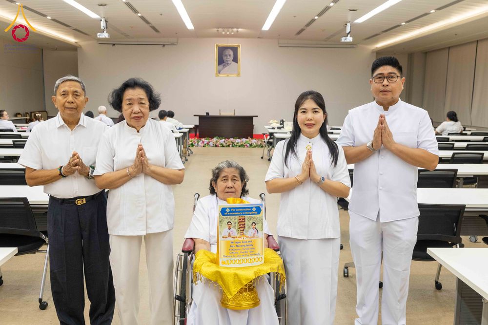ภาพ No.324859:วันพฤหัสบดีที่ 23 เมษายน พ.ศ.2569  หลวงพ่อทัตตชีโว รองเจ้าอาวาสวัดพระธรรมกาย ถวายการต้อนรับและปฏิสันถารคณะชาวอินโดนีเซีย