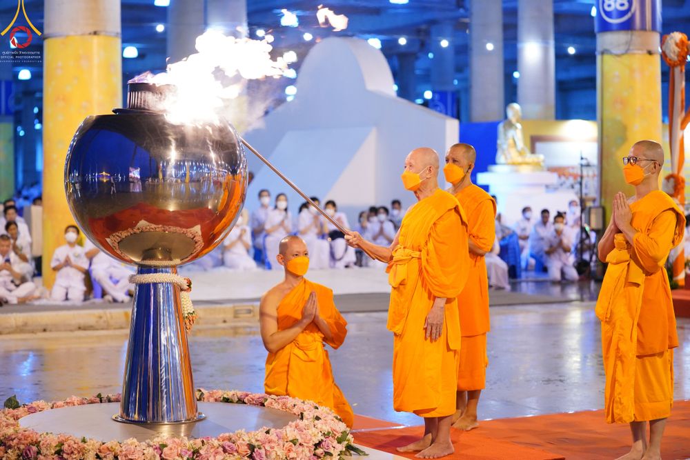 ภาพ No.52596:ประมวลภาพวันคล้ายวันเกิดครบรอบ 138 ปี พระมงคลเทพมุนี (สด จนฺทสโร) พระผู้ปราบมาร ชุดที่ 2