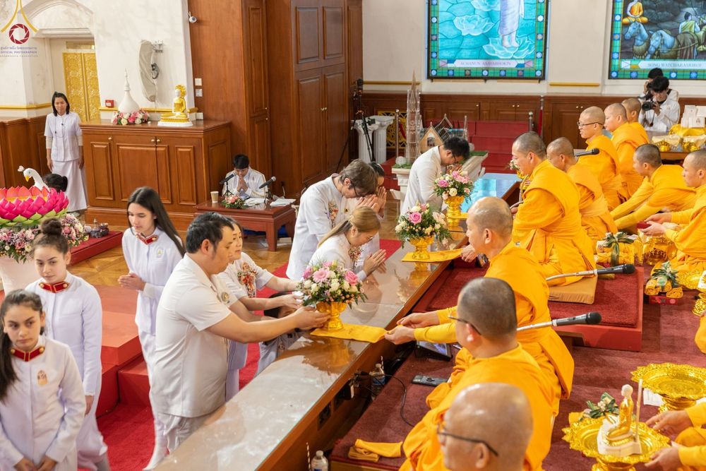 ภาพ No.54811:ประมวลภาพพิธีทอดกฐิน ณ วัดพระธรรมกายนิวคาสเซิล ประเทศอังกฤษ  (วันที่ 30 ตุลาคม พ.ศ. 2565)