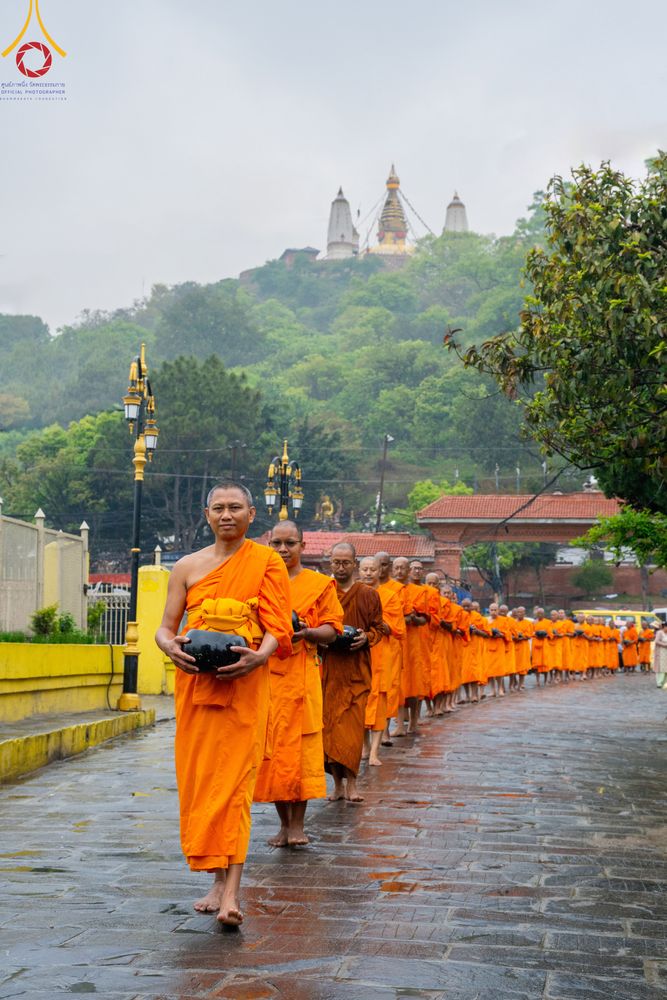 ภาพ No.317145:วันจันทร์ที่ 30 มีนาคม พ.ศ.2569 จาริกบิณฑบาตสยมภูนาทสู่พระราชวังหนุมานโดกา ประเทศเนปาล