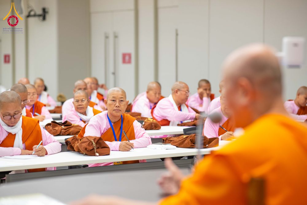 ภาพ No.325359:วันที่ 24 เมษายน พ.ศ.2569  หลวงพ่อทัตตชีโว รองเจ้าอาวาสวัดพระธรรมกาย ถวายการต้อนรับและปฏิสันถารคณะแม่ชีชาวเมียนมา