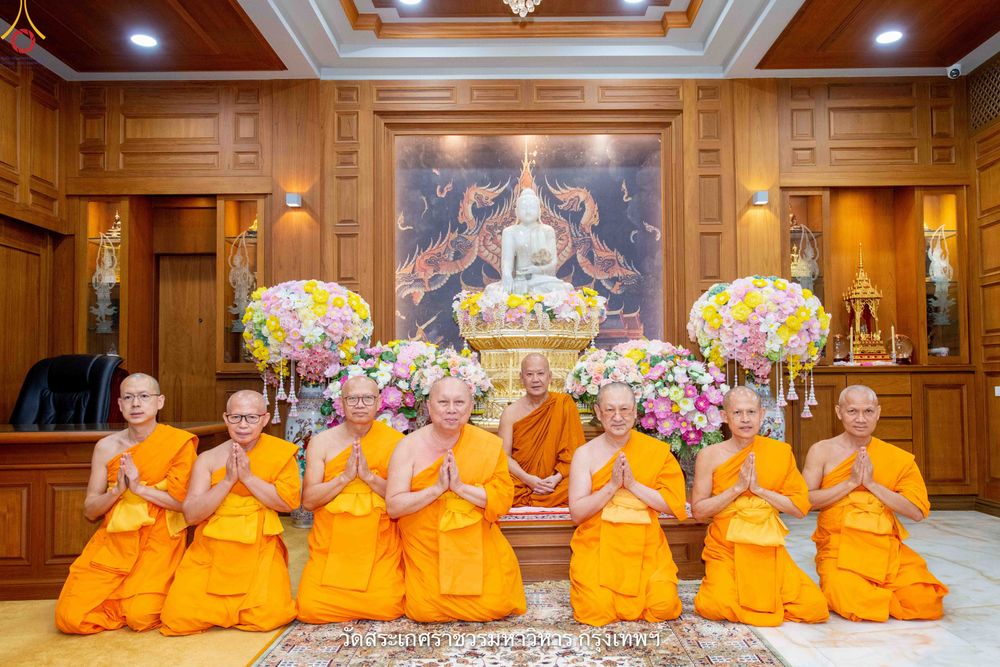 ภาพ No.342151:วันศุกร์ที่ 31 กรกฎาคม พ.ศ.2569 พระภิกษุวัดพระธรรมกาย ทำวัตรพระผู้ใหญ่เนื่องในวันเข้าพรรษา