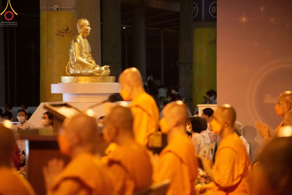 ภาพ No.52597:ประมวลภาพวันคล้ายวันเกิดครบรอบ 138 ปี พระมงคลเทพมุนี (สด จนฺทสโร) พระผู้ปราบมาร ชุดที่ 2