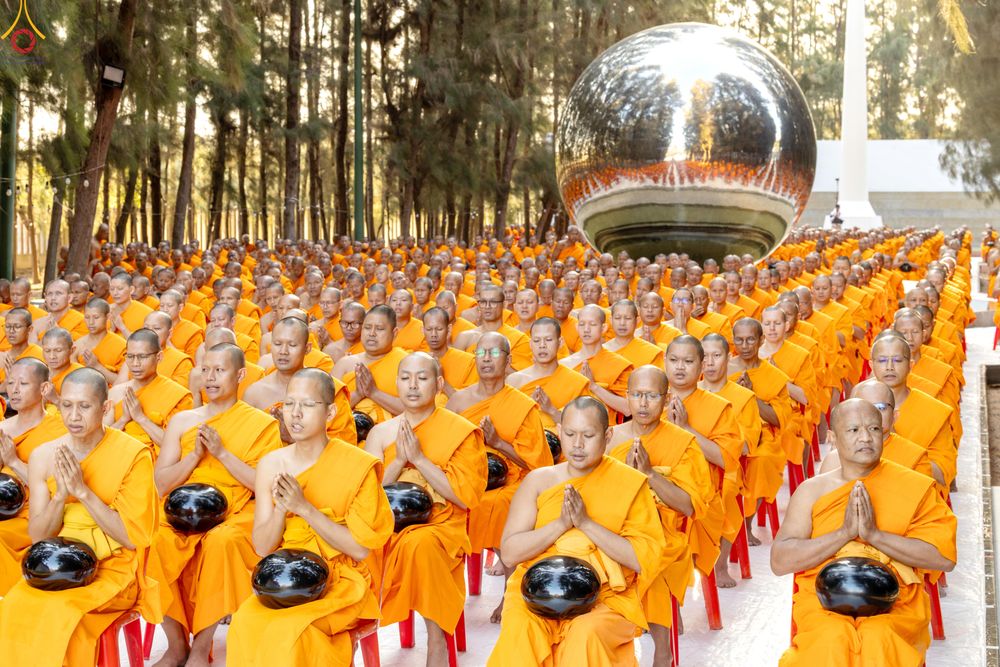 ภาพ No.289292:วันที่ 7 มกราคม พ.ศ. 2569 พิธีตักบาตรพระธรรมยาตรา ณ อนุสรณ์สถานลำดับที่ 1 สถานที่เกิดด้วยรูปกายเนื้อ อนุสรณ์สถานมหาวิหารพระมงคลเทพมุนี (โลตัสแลนด์) อ.สองพี่น้อง จ.สุพรรณบุรี ในโครงการธรรมยาตรา กตัญญูบูชา มหาปูชนียาจารย์ พระมงคลเทพมุนี(สด จนฺทสโร) พระผู้ป