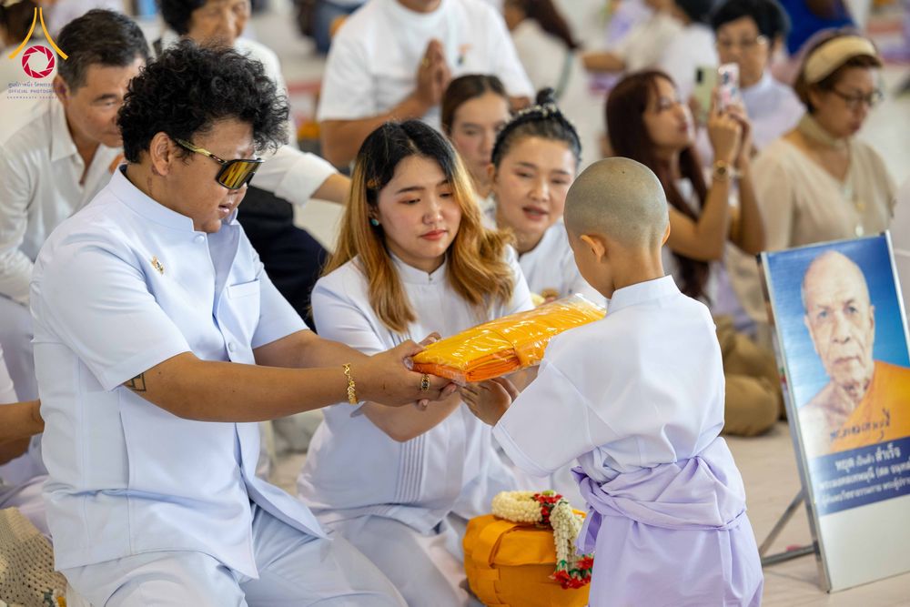 ภาพ No.319482:วันเสาร์ที่ 4 เมษายน พ.ศ.2569 พิธีขอขมา มอบผ้าไตร และถวายบาตรแด่นาคธรรมทายาท ในโครงการบรรพชาสามเณรฟื้นฟูพระพุทธศาสนาทั่วไทย โครงการหน่อแก้วเปรียญธรรม รุ่นที่ 14 โครงการสามเณรยุวธรรมทายาท รุ่นที่ 34 โครงการสามเณรมัชฌิมธรรมทายาท รุ่นที่ 30 ณ สภาธรรมกายสากล