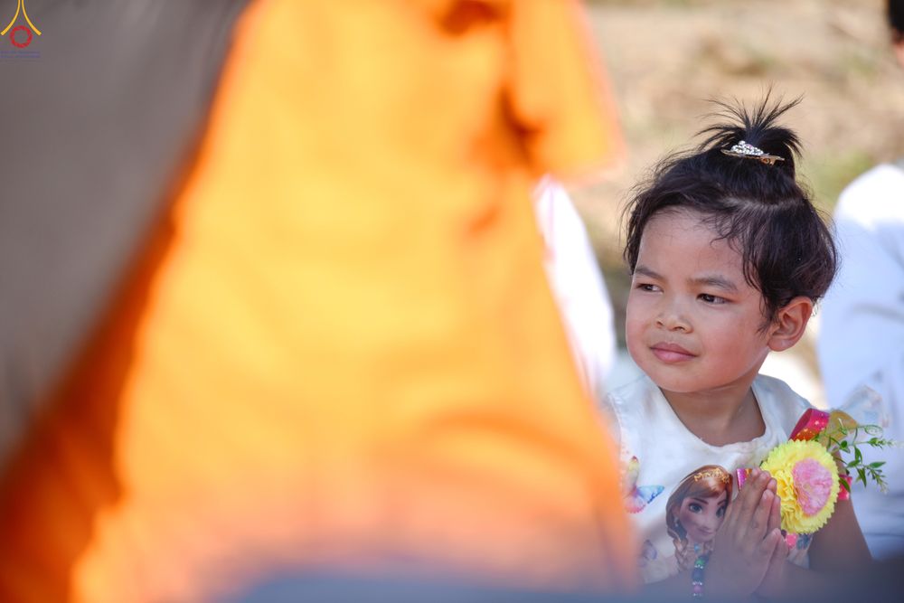 ภาพ No.290425:วันที่ 7 มกราคม พ.ศ. 2569 พิธีต้อนรับพระธรรมยาตรา ณ อนุสรณ์สถานลำดับที่ 2  สถานที่ตั้งมโนปณิธานบวชตลอดชีวิต อนุสรณ์สถานคลองบางนางแท่น (ภาพชุดที่ 2) อ.สามพราน จ.นครปฐม ในโครงการธรรมยาตรา กตัญญูบูชา มหาปูชนียาจารย์ พระมงคลเทพมุนี(สด จนฺทสโร) พระผู้ปราบมาร 