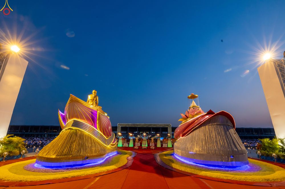 ภาพ No.308162:วันที่ 31 มกราคม พ.ศ. 2569 พิธีจุดประทีปธรรมถวายเป็นพุทธบูชา  และบูชาธรรมมหาปูชนียาจารย์ (ภาพชุดที่ 3) ณ วัดพระธรรมกาย ปทุมธานี ในโครงการธรรมยาตรา กตัญญูบูชา มหาปูชนียาจารย์ พระมงคลเทพมุนี(สด จนฺทสโร) พระผู้ปราบมาร อนุสรณ์สถาน 7 แห่ง ปีที่ 14