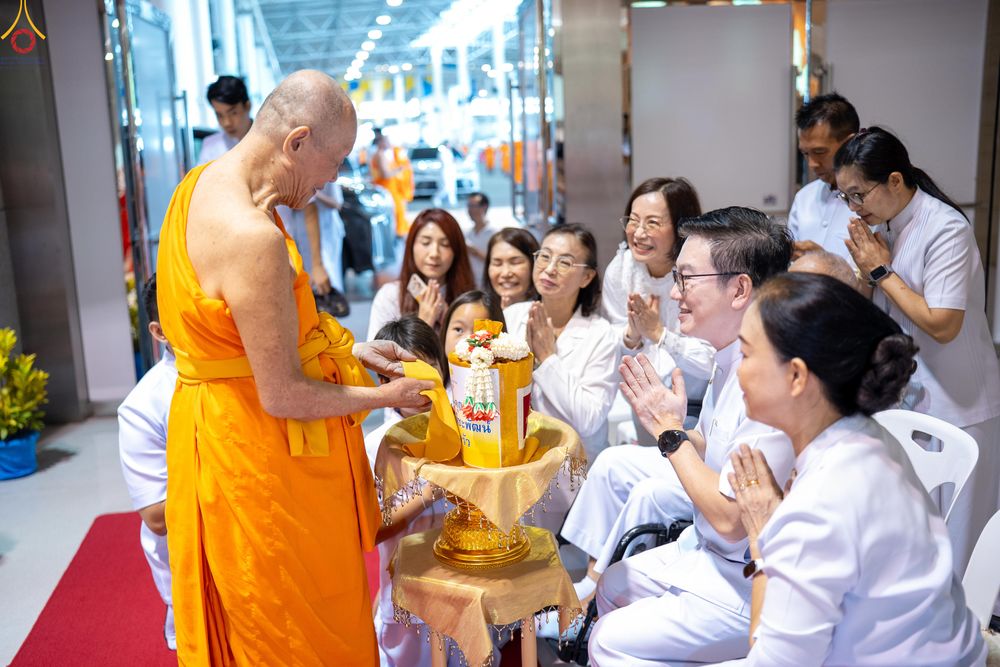ภาพ No.337942:วันอาทิตย์ต้นเดือน 5 กรกฎาคม พ.ศ.2569 พิธีบูชาข้าวพระ ณ สภาธรรมกายสากล วัดพระธรรมกาย