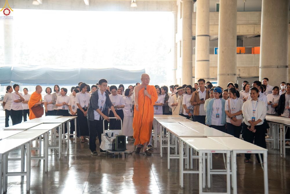 ภาพ No.320015:วันที่ 6 เมษายน พ.ศ.2569 ทีมจัดภัตตาหารประชุมเตรียมงานถวายมหาสังฆทาน 40,000 กว่าวัดทั่วประเทศ บูชาธรรม 82 ปี หลวงพ่อธัมมชโย