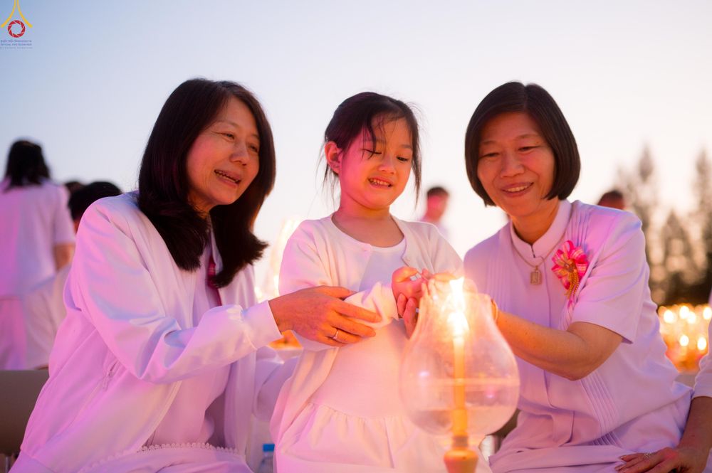 ภาพ No.292095:วันที่ 10 มกราคม พ.ศ. 2569 พิธีจุดประทีปถวายเป็นพุทธบูชา และบูชาธรรมมหาปูชนียาจารย์  ณ อนุสรณ์สถานคลองบางนางแท่น อ.สามพราน จ.นครปฐม ในโครงการธรรมยาตรา กตัญญูบูชา มหาปูชนียาจารย์ พระมงคลเทพมุนี(สด จนฺทสโร) พระผู้ปราบมาร อนุสรณ์สถาน 7 แห่ง ปีที่ 14