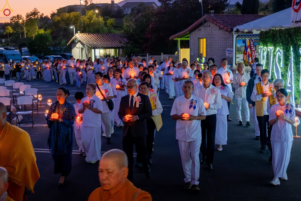 ภาพ No.333033:วันอาทิตย์ที่ 31 พฤษภาคม พ.ศ. 2569 วันวิสาขบูชา ณ วัดพระธรรมกายแคลิฟอร์เนีย  ประเทศสหรัฐอเมริกา