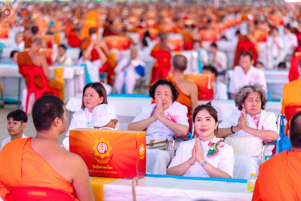 ภาพ No.324749:วันที่ 22 เมษายน พ.ศ.2569 (วันคุ้มครองโลก) บรรยากาศสาธุชน ในงานถวายมหาสังฆทาน 40,000 กว่าวัดทั่วประเทศ ณ ลานธรรม วัดพระธรรมกาย