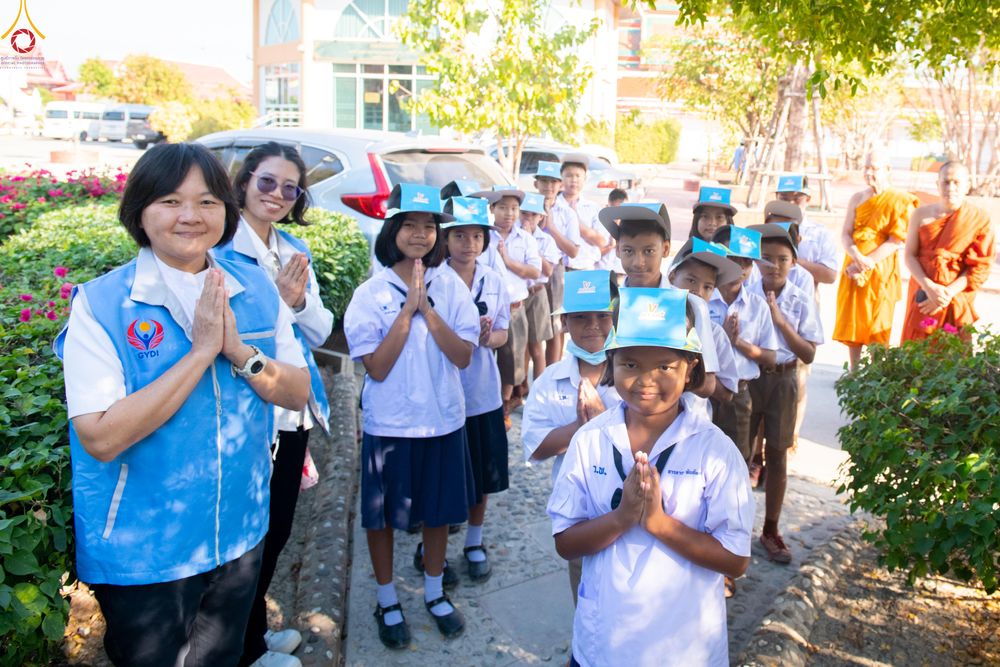 ภาพ No.300547:ภาพเบื้องหลังอาสาสมัครรวมใจ ชุดที่ 3 ในโครงการธรรมยาตรา กตัญญูบูชา มหาปูชนียาจารย์ พระมงคลเทพมุนี(สด จนฺทสโร) พระผู้ปราบมาร อนุสรณ์สถาน 7 แห่ง ปีที่ 14