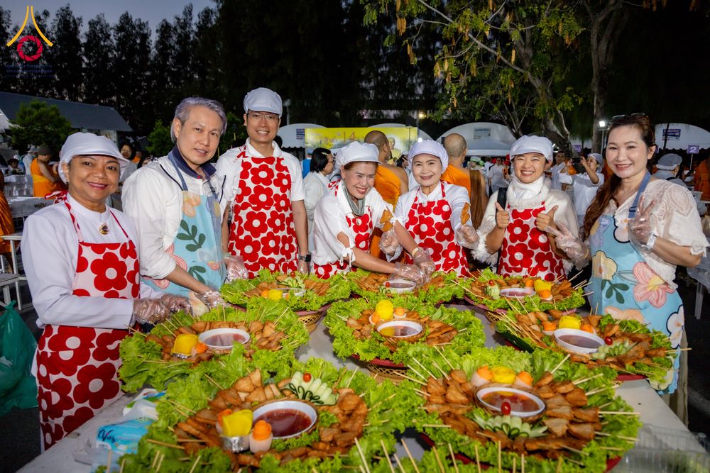 ภาพ No.289537:วันที่ 7 มกราคม พ.ศ. 2569 พิธีถวายภัตตาหารเป็นสังฆทาน แด่พระธรรมยาตรา ในโครงการธรรมยาตรา กตัญญูบูชา มหาปูชนียาจารย์ พระมงคลเทพมุนี(สด จนฺทสโร) พระผู้ปราบมาร อนุสรณ์สถาน 7 แห่ง ปีที่ 14 ณ อนุสรณ์สถานมหาวิหารพระมงคลเทพมุนี (โลตัสแลนด์) อ.สองพี่น้อง จ.สุพรร