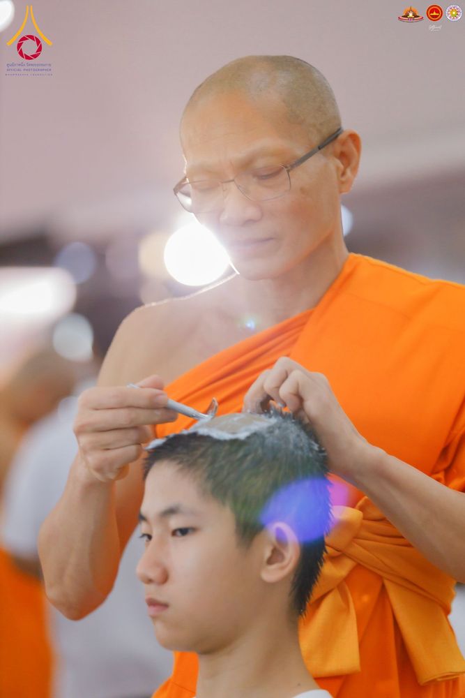 ภาพ No.284482:วันพุธที่ 17  ธันวาคม พ.ศ.2568  พิธีปลงผมนาคธรรมทายาท  โครงการบรรพชาสามเณรและบวชอุบาสิกาแก้ว  ณ วิทยาลัยศรีวิจายา (Sekolah Tinggi Agama Buddha Negeri Sriwijaya) เมืองตังเกอรัง จังหวัดบันเตน ประเทศอินโดนีเซีย