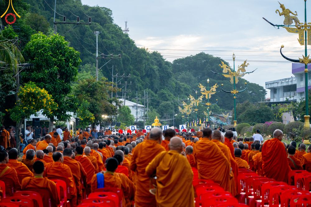 ภาพ No.341127:วันที่ 27 กรกฎาคม พ.ศ. 2569 พิธีตักบาตรพระ 1,000 รูป เมืองพัทลุง  ณ ถนนราเมศวร์ อ.เมือง จ.พัทลุง